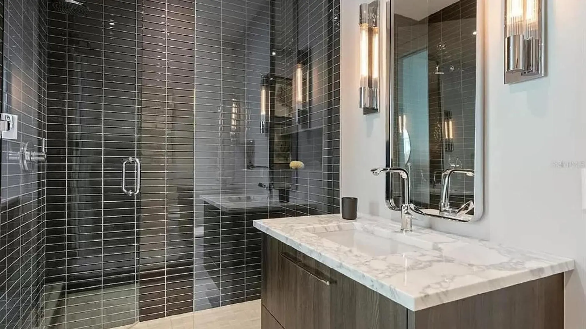 Modern Waterfront Condo in Sarasota