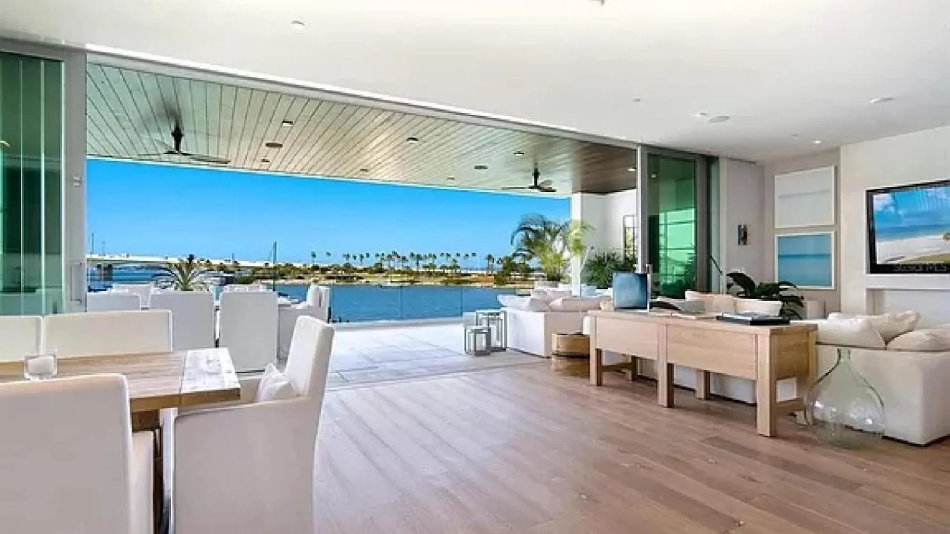 Modern Waterfront Condo in Sarasota