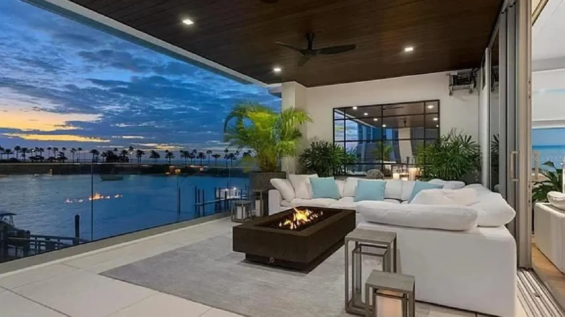 Apartment Modern Waterfront Condo in Sarasota