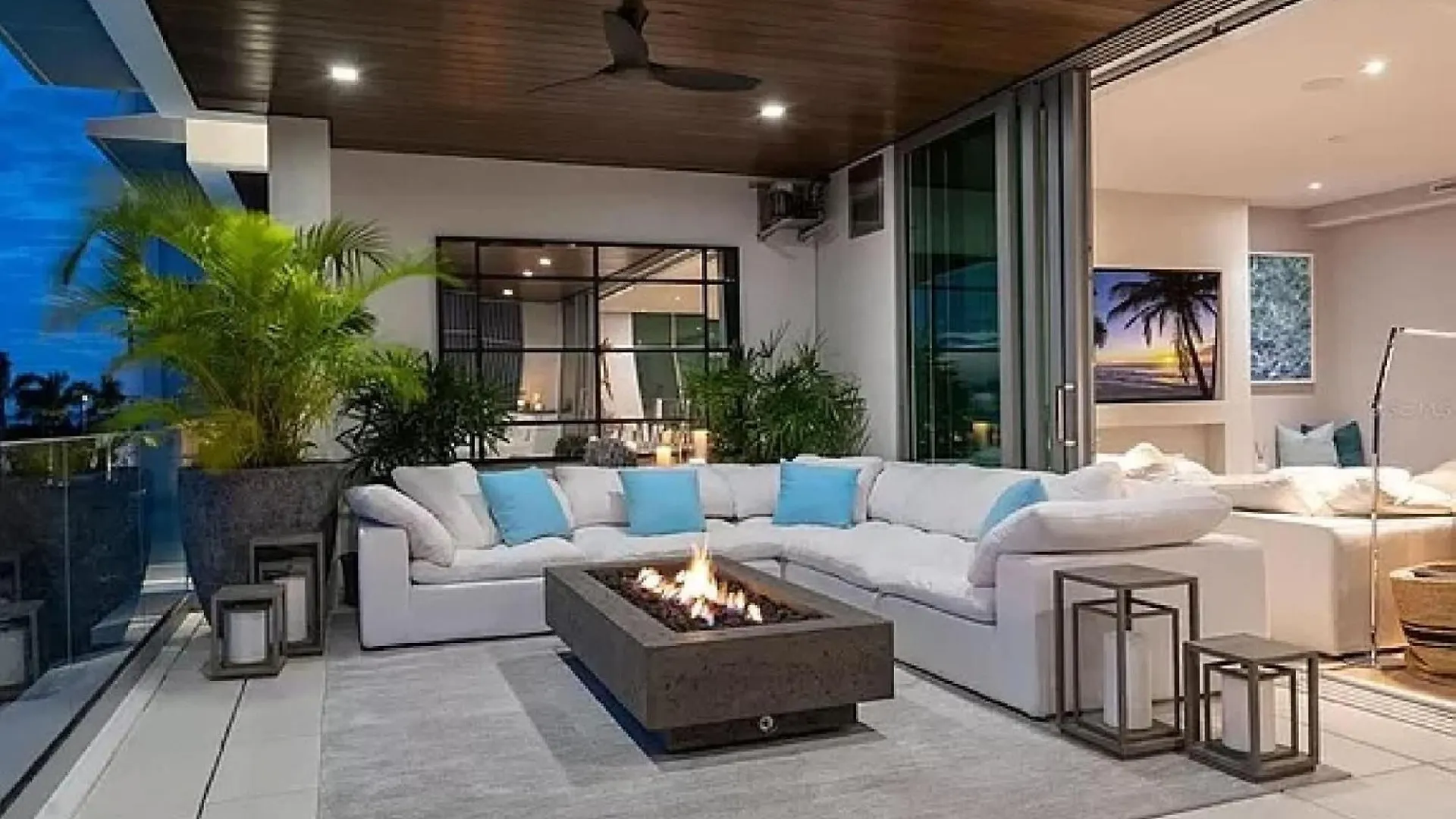 Modern Waterfront Condo in Sarasota 0*,